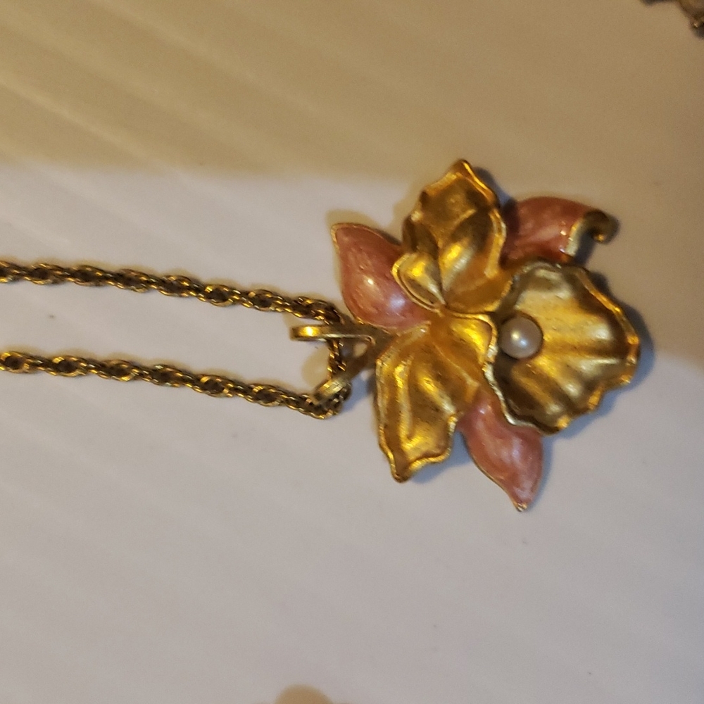 4 Necklaces - Picture 2 of 7